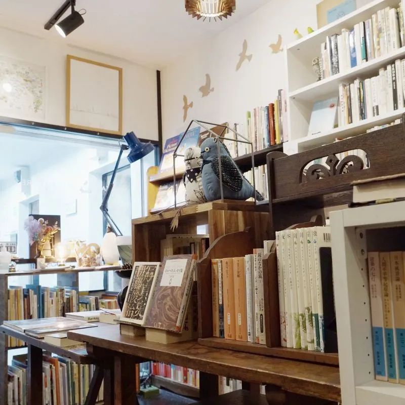 古本屋WAGTAIL BOOKSTORE (ワグテイル　ブックストア)店舗の様子 横浜元町河岸通り会のお店