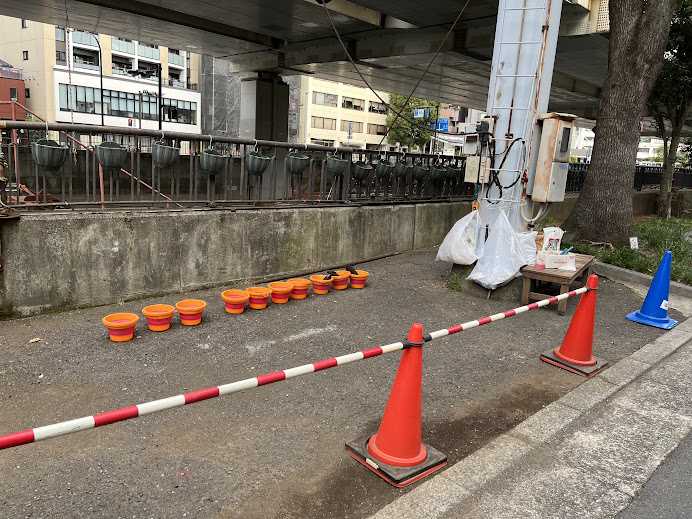 横浜　元町　元町河岸通り　ハンギングバスケット