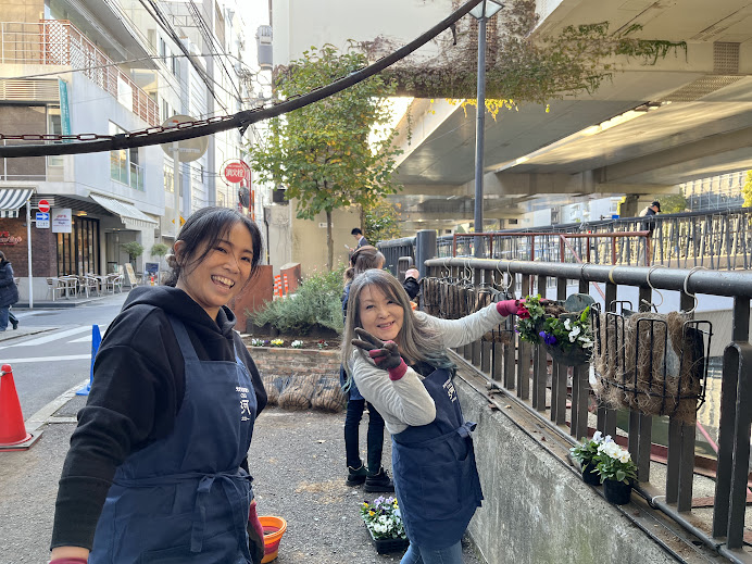横浜　元町　元町河岸通り　ハンギングバスケット