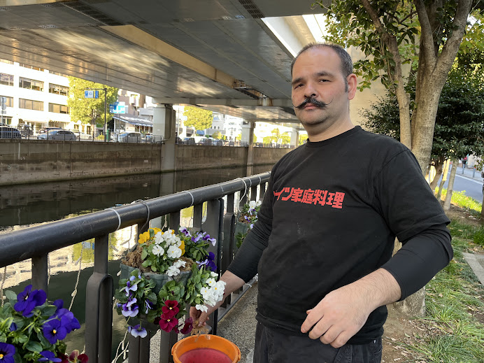 横浜　元町　元町河岸通り　ハンギングバスケット