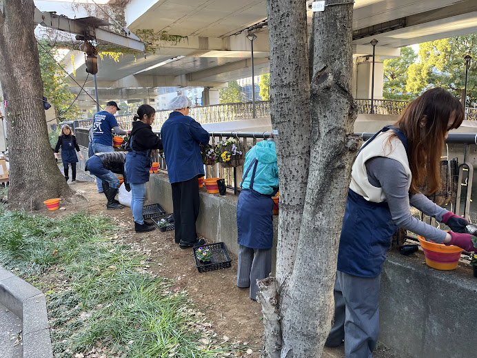 横浜　元町　元町河岸通り　ハンギングバスケット