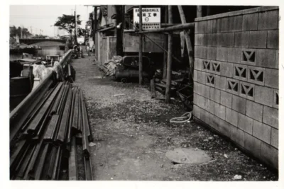 元町の水辺の顔河岸通り 河辺に咲く花々、歴史を刻む風景、日々の暮らしが交わる元町の水辺 横浜元町の商店街 元町河岸通り会