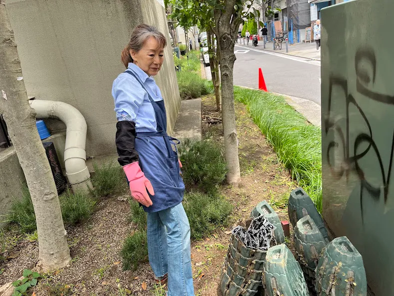 ハンキングバスケット植え替えイベント 横浜元町の商店街 元町河岸通り会