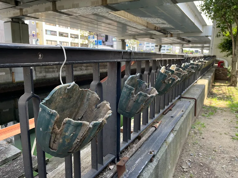 ハンキングバスケット植え替えイベント 横浜元町の商店街 元町河岸通り会