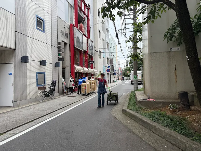 ハンキングバスケット植え替えイベント 横浜元町の商店街 元町河岸通り会
