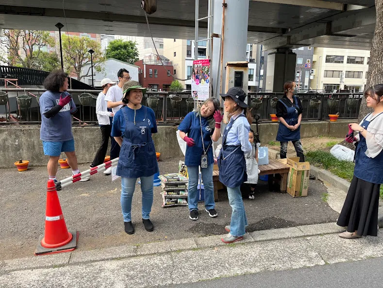 ハンキングバスケット植え替えイベント 横浜元町の商店街 元町河岸通り会