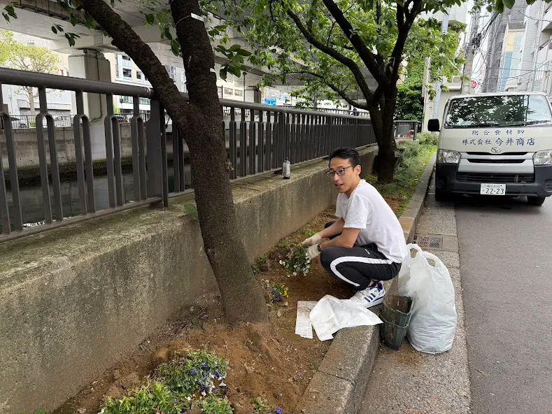 ハンキングバスケット植え替えイベント 横浜元町の商店街 元町河岸通り会