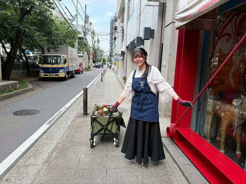 ハンキングバスケット植え替えイベント 横浜元町の商店街 元町河岸通り会