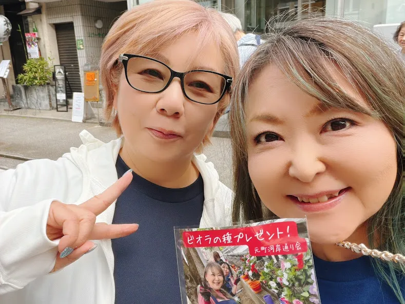 ハンキングバスケット植え替えイベント 横浜元町の商店街 元町河岸通り会