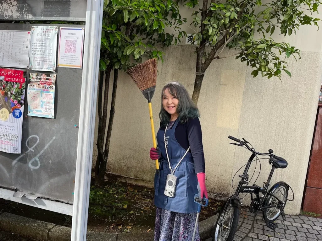 元町の水辺の顔河岸通り 河辺に咲く花々、歴史を刻む風景、日々の暮らしが交わる元町の水辺 横浜元町の商店街 元町河岸通り会