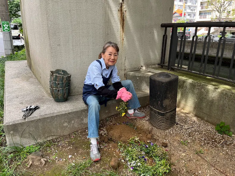 ハンキングバスケット植え替えイベント 横浜元町の商店街 元町河岸通り会