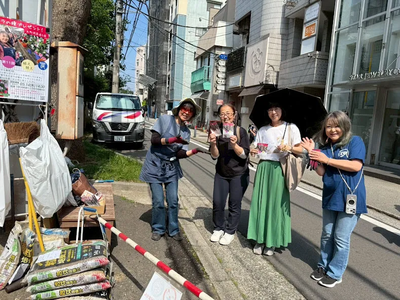 ハンキングバスケット植え替えイベント 横浜元町の商店街 元町河岸通り会