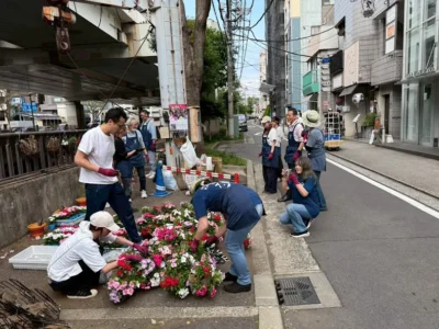 ハンキングバスケット植え替えイベント 横浜元町の商店街 元町河岸通り会